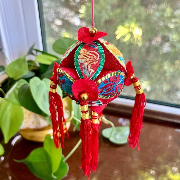 Vintage Chinese Silk Embroidered Souvenir Love Ball Ornament from Li River - Picture 1 of 10